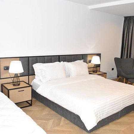 Prime Hotel Tiranë Ngoại thất bức ảnh